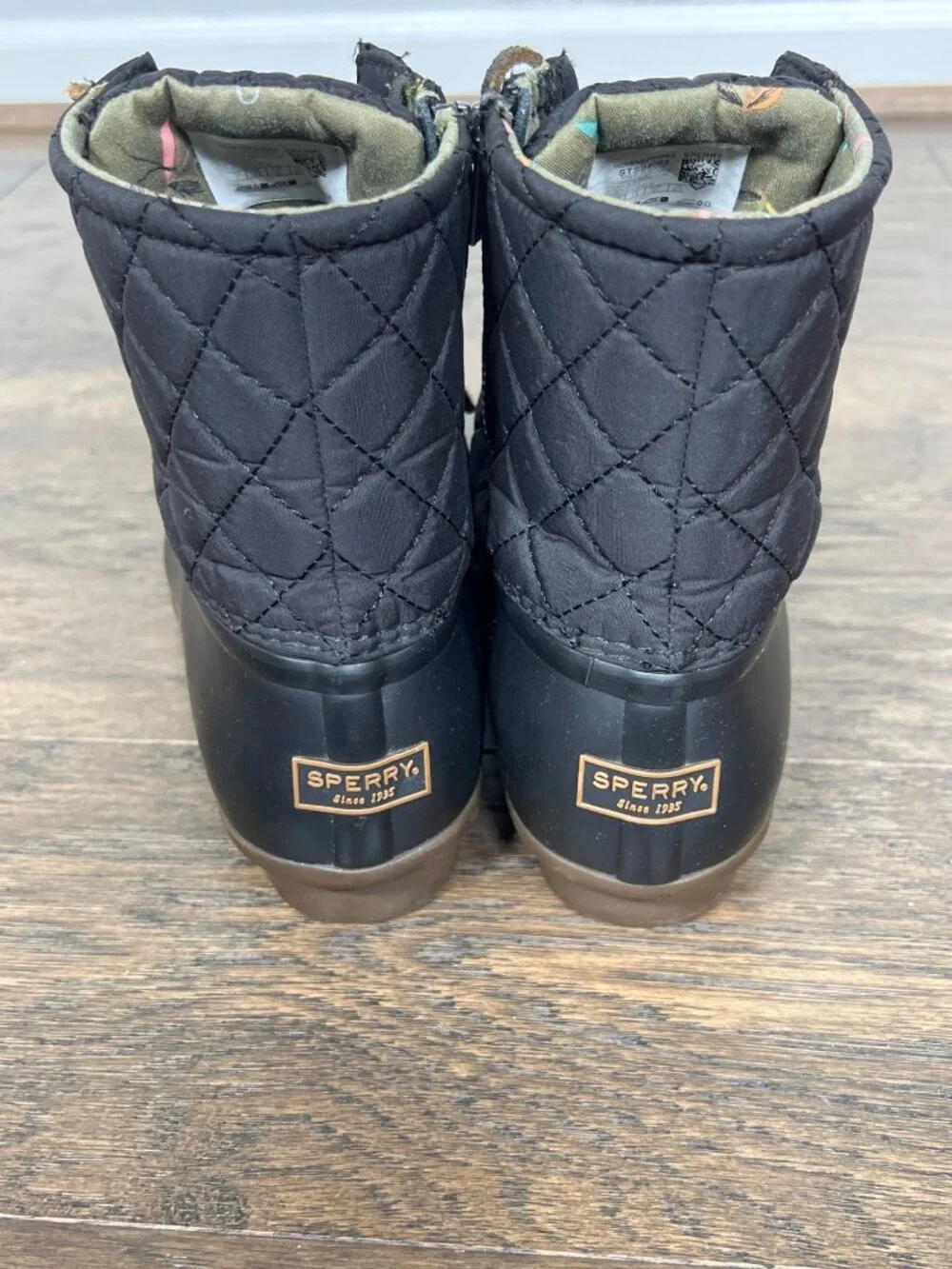 SPERRY Saltwater Quilt Nylon Duck Boot Black Sz 10 STS94063 EUC